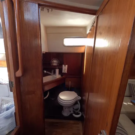 Refugio Flutuante Hotel en barco Lisboa