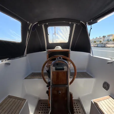 Botel Refugio Flutuante Lisboa